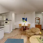 Strandnahe Fewo Mit Schwimmbad Im Haus, A Cappella 07, Binz
